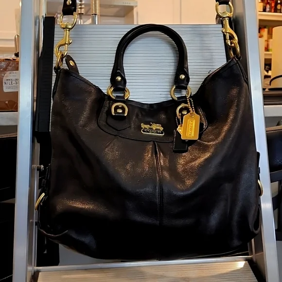 Coach black shoulder bag with purple interior K0869 - Picture 1 of 3